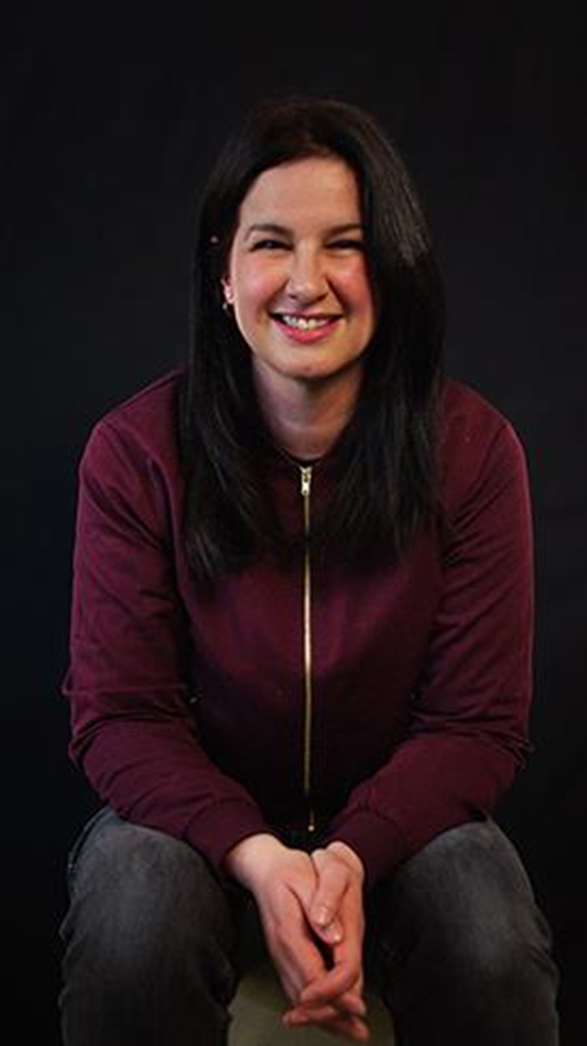 Das Foto zeigt Irina Kuster. Sie koordiniert das Projekt Carikom - Digitale Teilhabe. beim Caritasverband für die Diözese Augsburg e. V. 